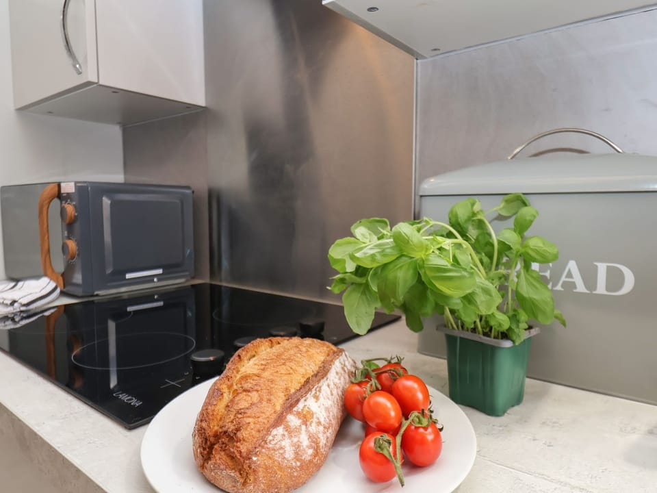 Dishwasher, cookware/dishes/utensils