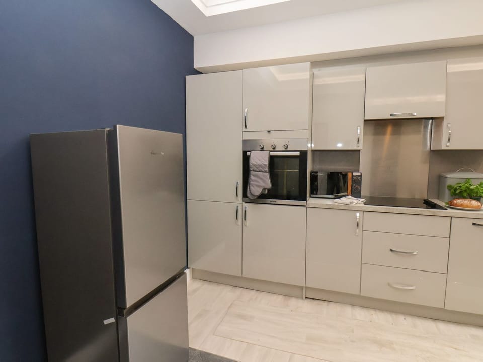 Dishwasher, cookware/dishes/utensils