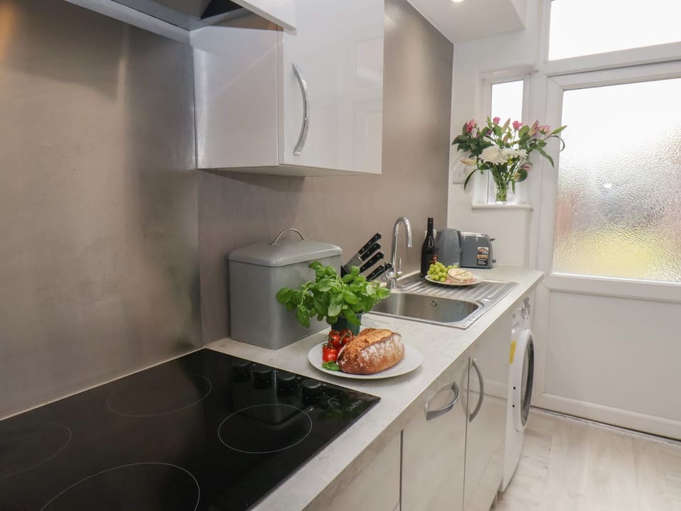 Dishwasher, cookware/dishes/utensils
