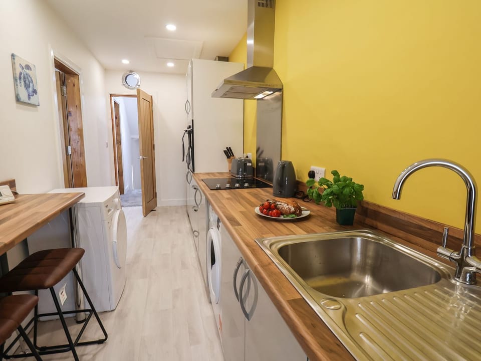 Dishwasher, cookware/dishes/utensils