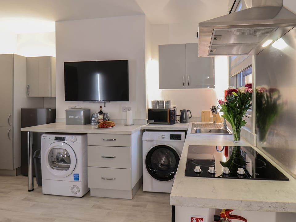 Dishwasher, cookware/dishes/utensils