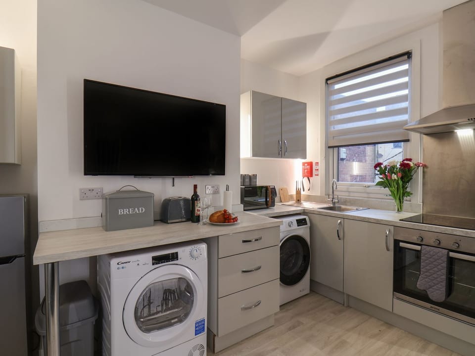 Dishwasher, cookware/dishes/utensils