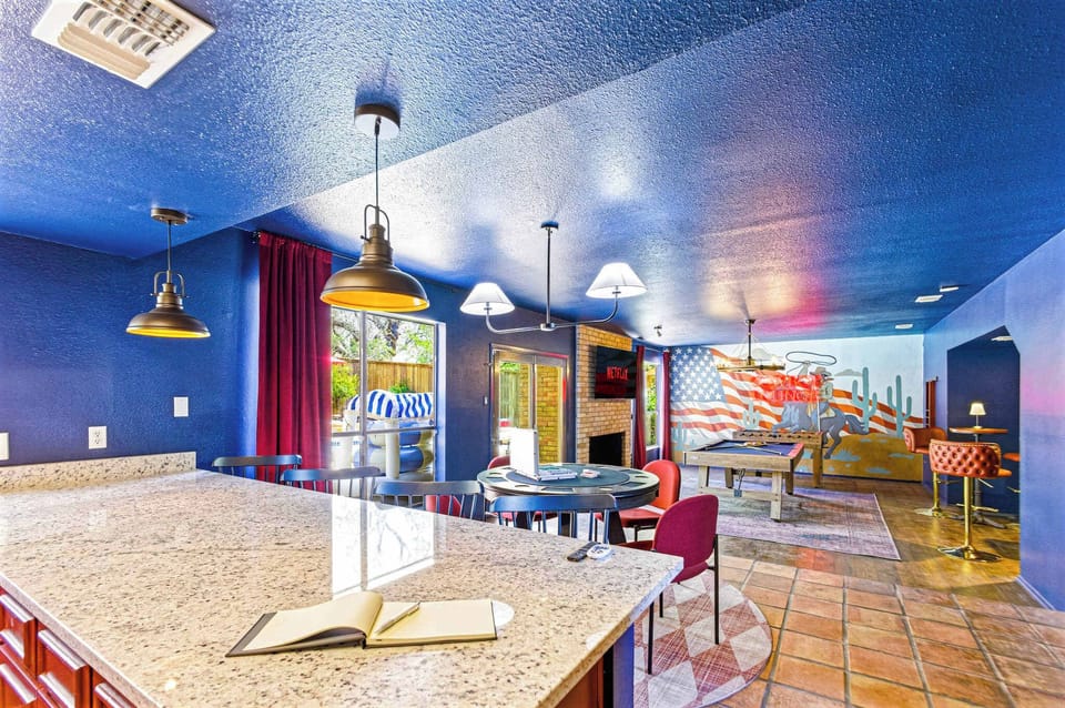 From the kitchen to the game table, this open-concept floor plan keeps everyone connected. Prep a meal while chatting with friends at the poker table, or catch the score of the game on the big screen in the lounge.