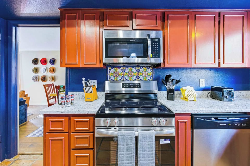 High-End & Fully Equipped – Whether you're making a quick snack or a full meal, this kitchen has everything you need with luxury appliances and plenty of storage.