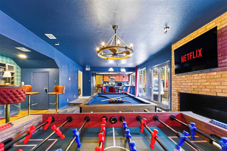 Why choose one game when you can have them all? Our vibrant indoor lounge features foosball, a full-sized pool table, and a cozy fireplace for movie nights. With an open view right into the kitchen and out to the pool, it’s the perfect social hub for