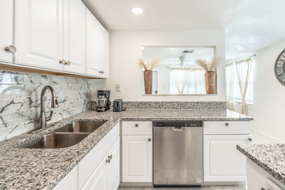 Apartment, Patio, Garden View | Private kitchen