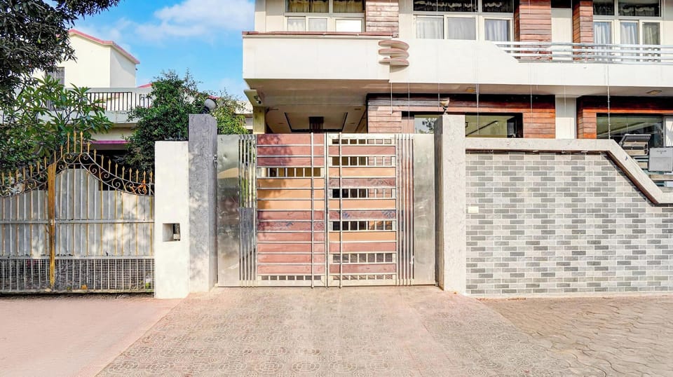 House | Reception