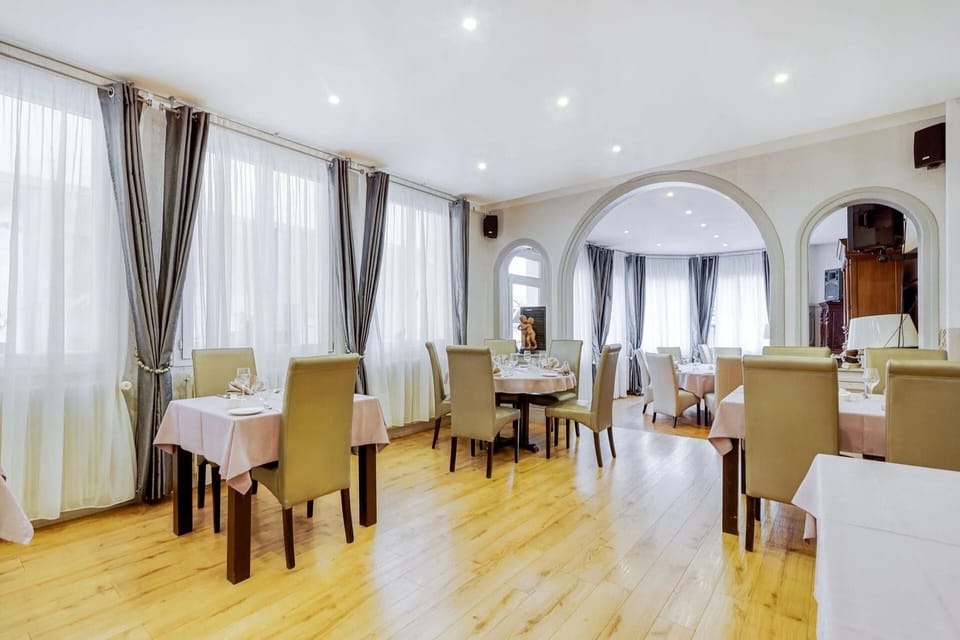Classic Double Room | Dining