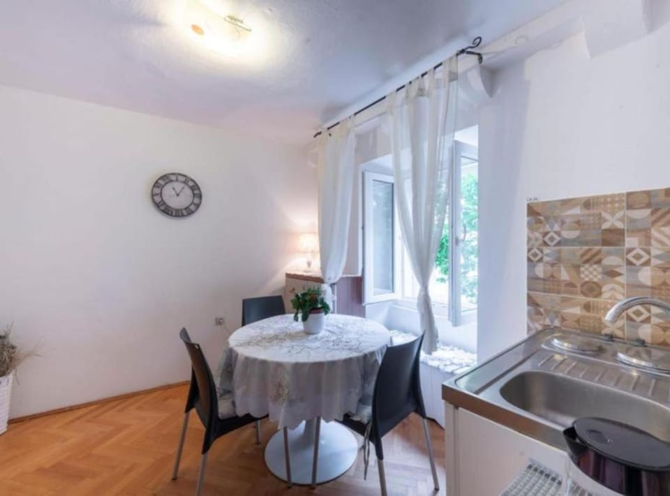 Apartment (One Bedroom Apartment) | Private kitchen | Fridge