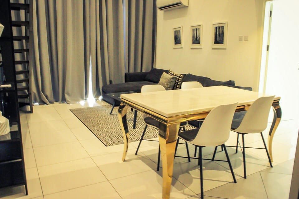 Deluxe Apartment, Garden View | Dining