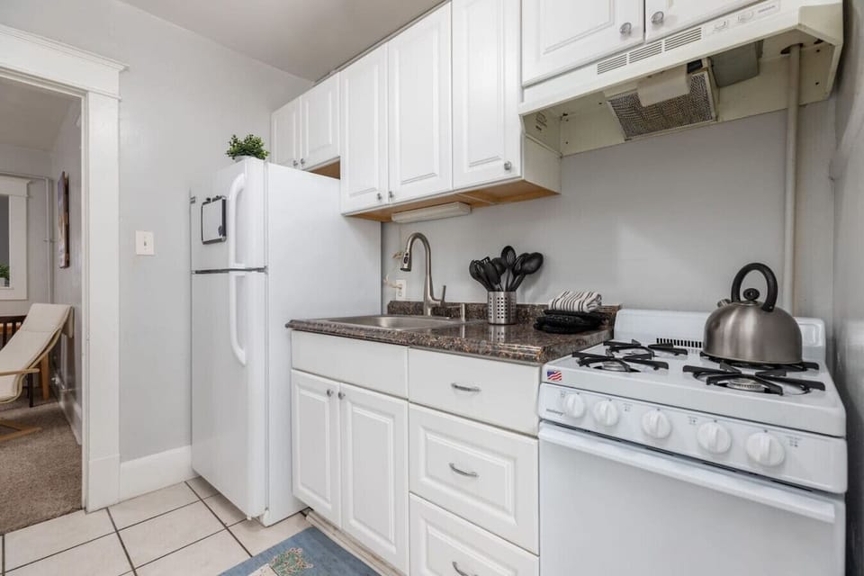 Fully equipped kitchen for all your cooking needs