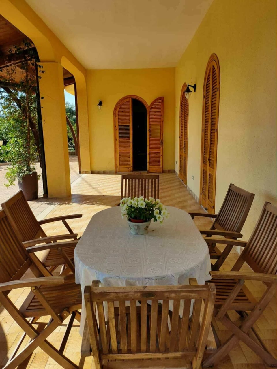 Outdoor dining
