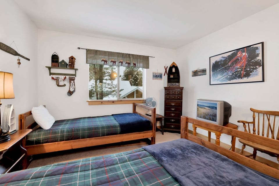 Cabin, Multiple Beds | 3 bedrooms, individually decorated, individually furnished, bed sheets