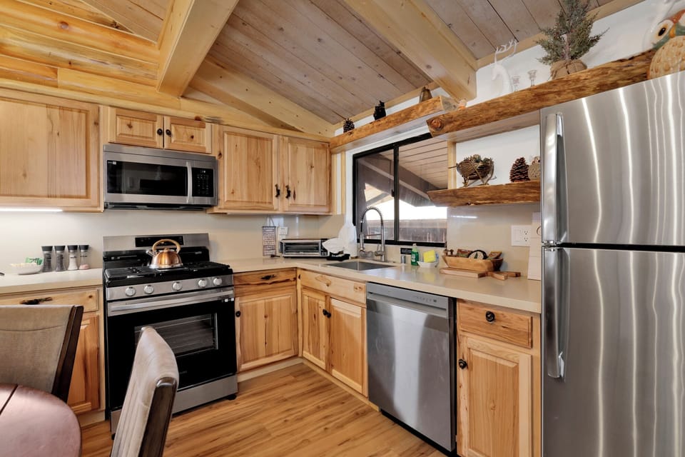 Cabin, Multiple Beds, Hot Tub, Mountain View (2586) | Private kitchen