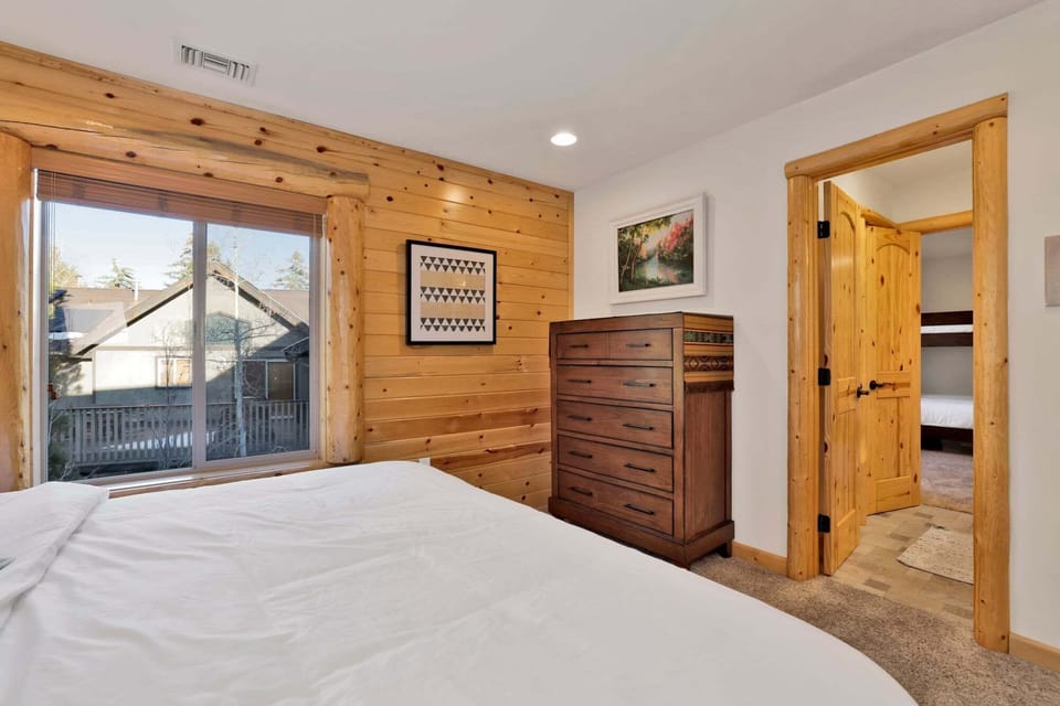 Cabin, Multiple Beds, Mountain View (2602) | 4 bedrooms, individually decorated, individually furnished, bed sheets
