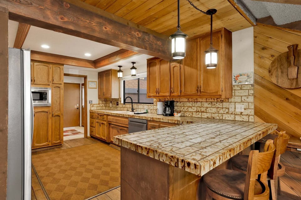 Cabin, Multiple Beds | Private kitchen