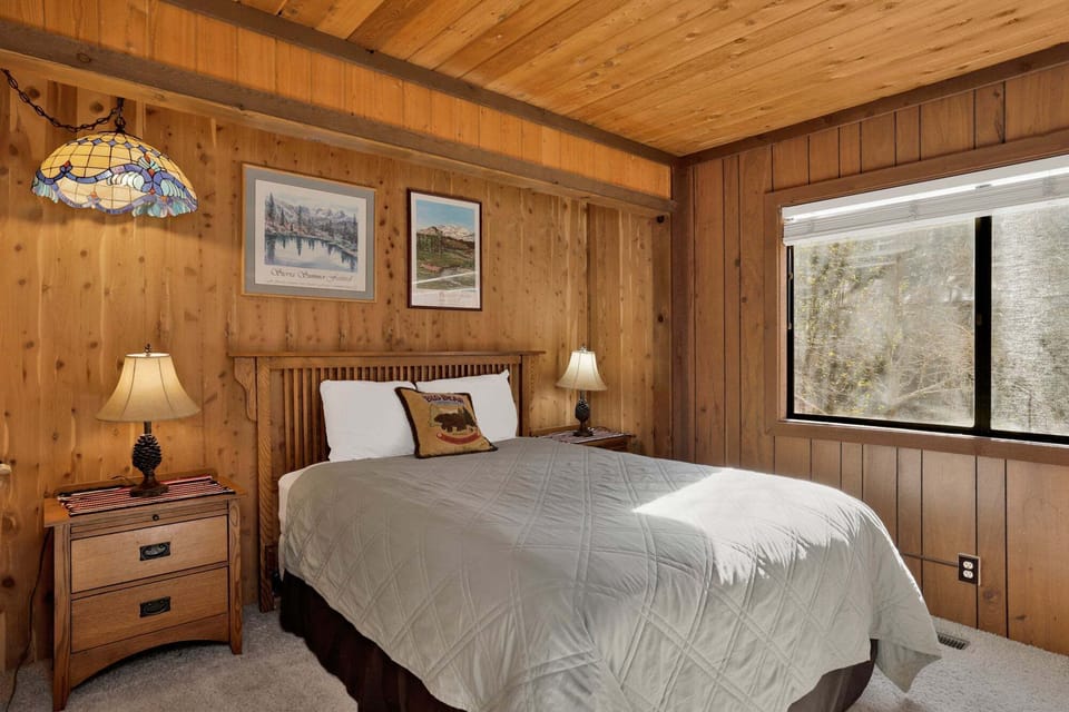 Cabin, Multiple Beds | 4 bedrooms, individually decorated, individually furnished, bed sheets