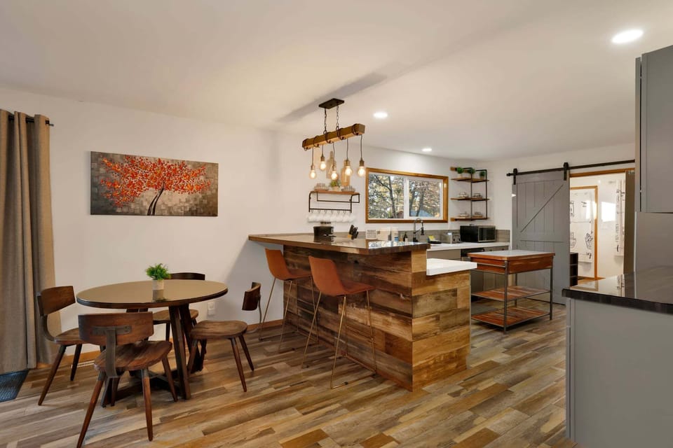 Cabin, Multiple Beds, Mountain View (2607) | 3 bedrooms, individually decorated, individually furnished, bed sheets