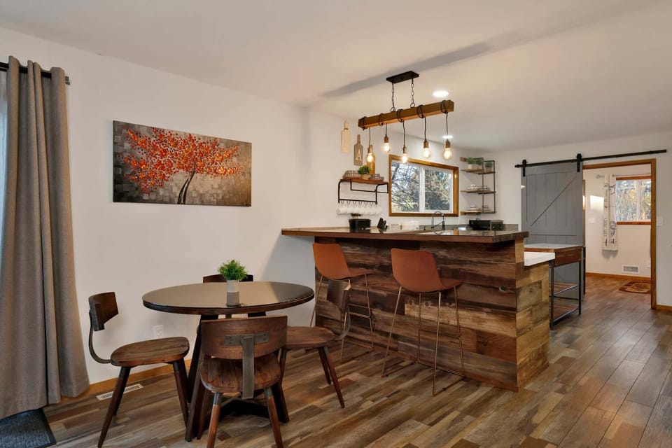 Cabin, Multiple Beds, Mountain View (2607) | 3 bedrooms, individually decorated, individually furnished, bed sheets