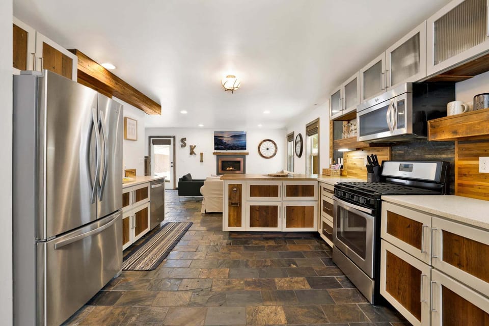 Cabin, Multiple Beds | Private kitchen