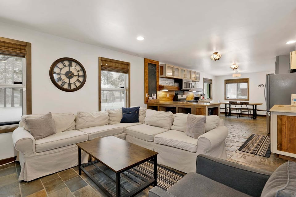 Cabin, Multiple Beds | Living area
