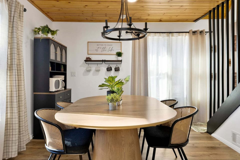 Cabin, Multiple Beds, Kitchen | 2 bedrooms, individually decorated, individually furnished, bed sheets