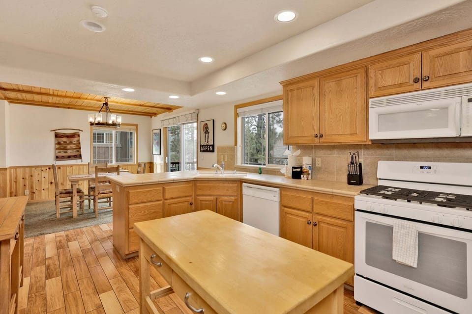 Cabin, Multiple Beds, Mountain View (2619) | Private kitchen