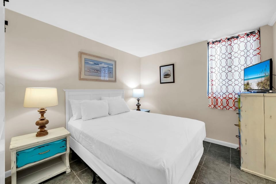Condo, 1 Queen Bed with Sofa bed (Sunbird 202E) | 1 bedroom
