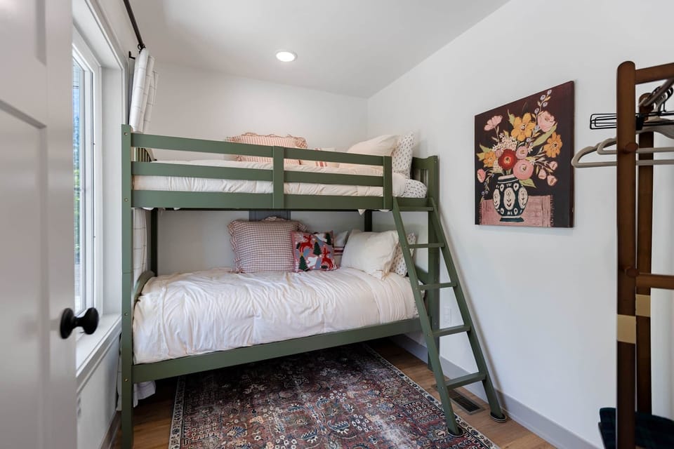 Bunk Room Perfect for Kids & Family Getaways