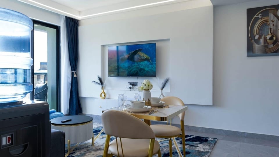 Deluxe Duplex, City View | Iron/ironing board, free WiFi