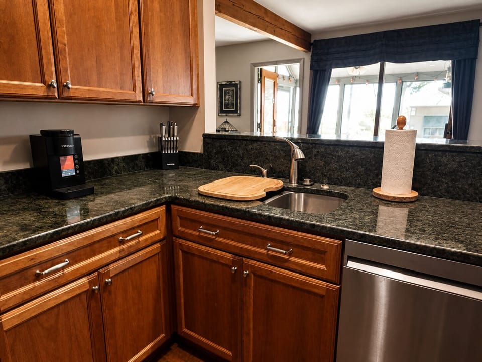 Fully equipped kitchen with high end finishes,