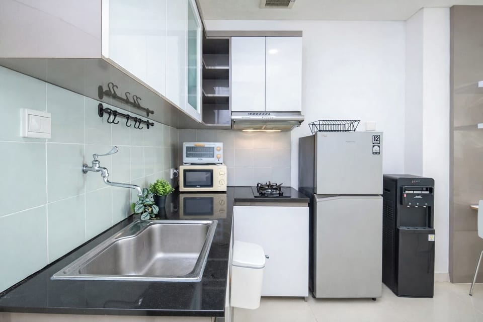 Standard Apartment | Private kitchen | Stovetop, electric kettle