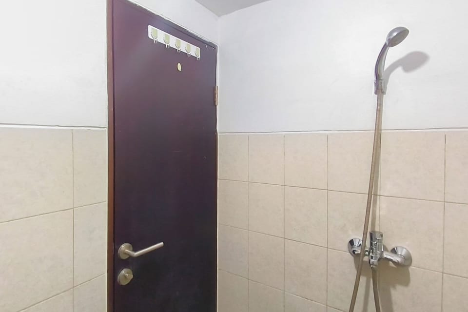 Standard Studio | Bathroom