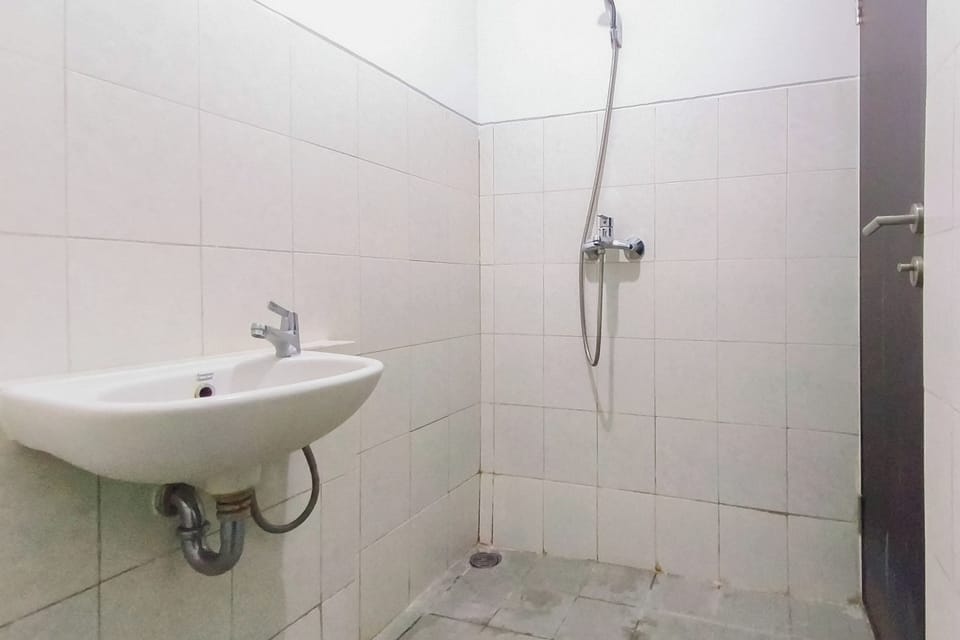 Standard Studio | Bathroom