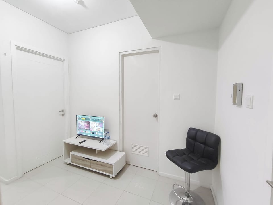 Standard Apartment | Television