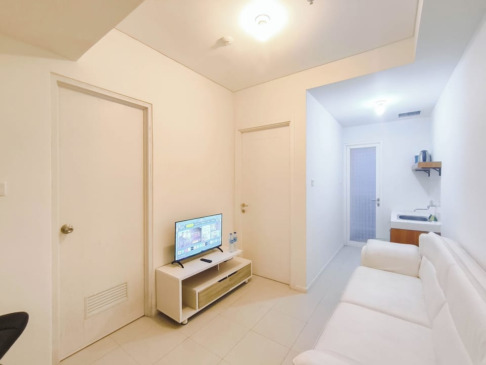 Standard Apartment | Television