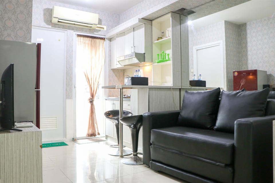Standard Apartment | Iron/ironing board