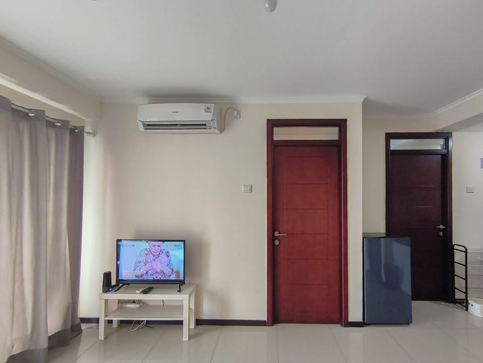 Standard Apartment | Television