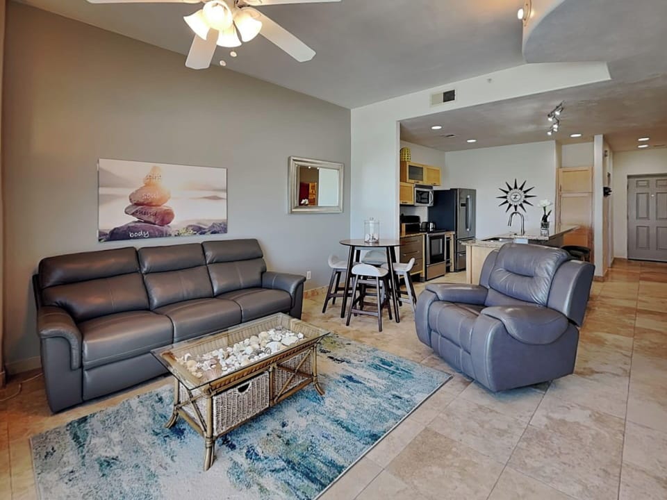 Condo (3 Bedrooms) | Property amenity