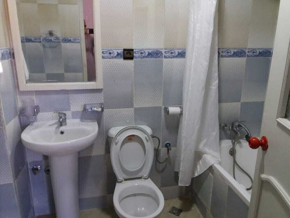 Towels, soap, shampoo, toilet paper