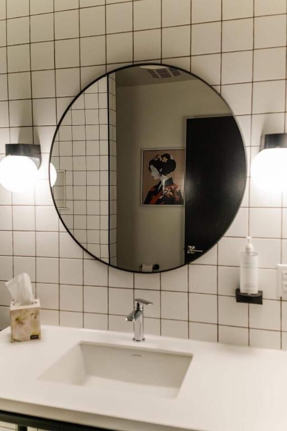 Room, 1 King Bed | Bathroom | Shower, free toiletries, hair dryer, towels