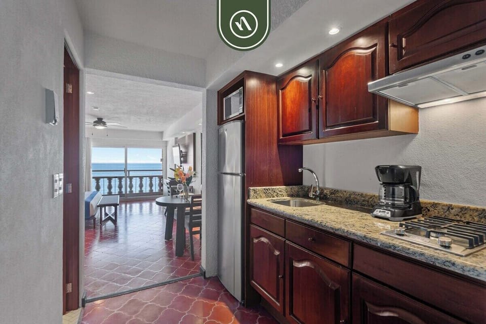 Studio, 1 King Bed with Sofa bed, Balcony, Ocean View (Costa Sur Dlx Estudio Frente al Mar 4) | Private kitchen