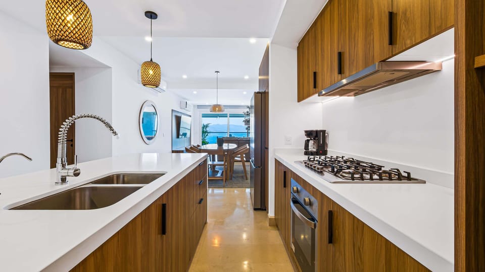 Condo, Multiple Beds, Pool Access, Ocean View (Marlin Room at Harbor 171 Torre Norte) | Private kitchen
