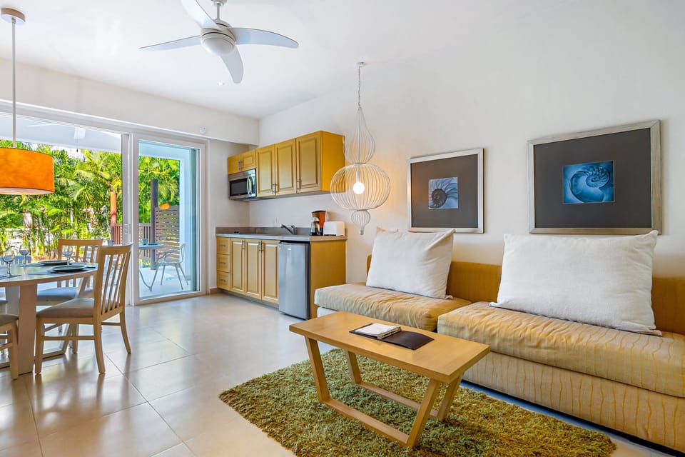 Studio Suite, 1 King Bed, Pool Access, Pool View (Condominios Taheima # 2110A) | Living area