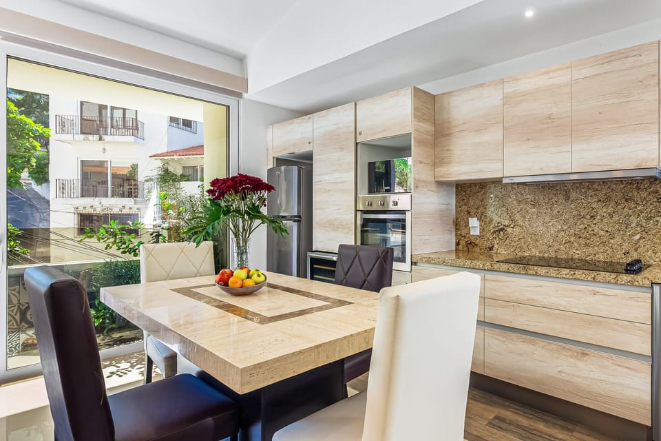 Condo, 1 Queen Bed, Balcony (Scala 303 - Alta Vista Zona Romántica) | 1 bedroom, individually decorated, individually furnished, bed sheets