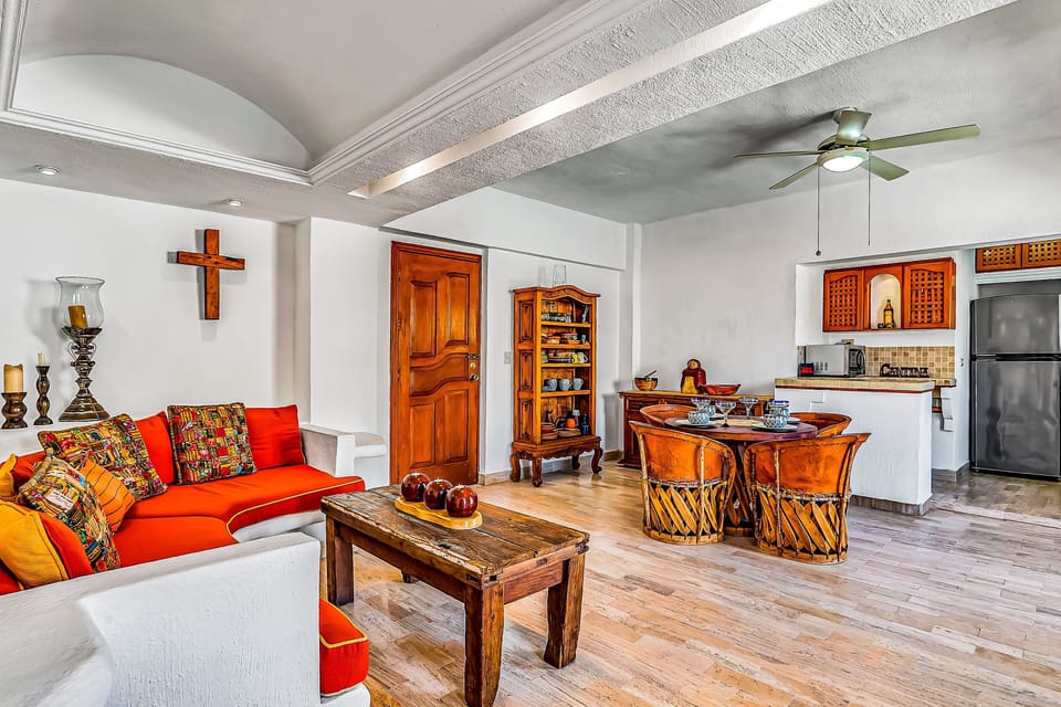 Apartment, 2 Queen Beds, Balcony, Ocean View (Malecon Beach Side, Downtown #203) | Living area