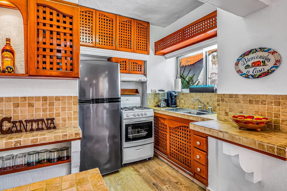 Apartment, 2 Queen Beds, Balcony, Ocean View (Malecon Beach Side, Downtown #203) | Private kitchen