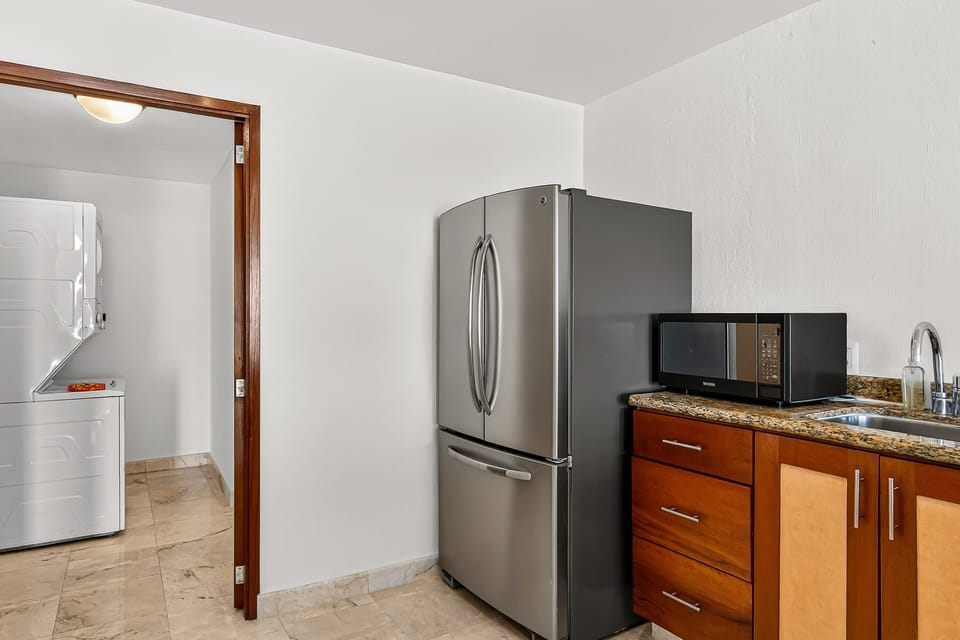 Apartment, Multiple Beds, Pool Access, Ocean View (Grand Miramar A401) | Interior