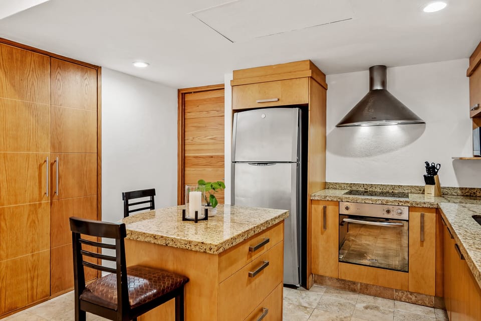 Condo, 1 King Bed with Sofa bed, Pool Access, Ocean View (Nitta Condo # 302) | Private kitchen