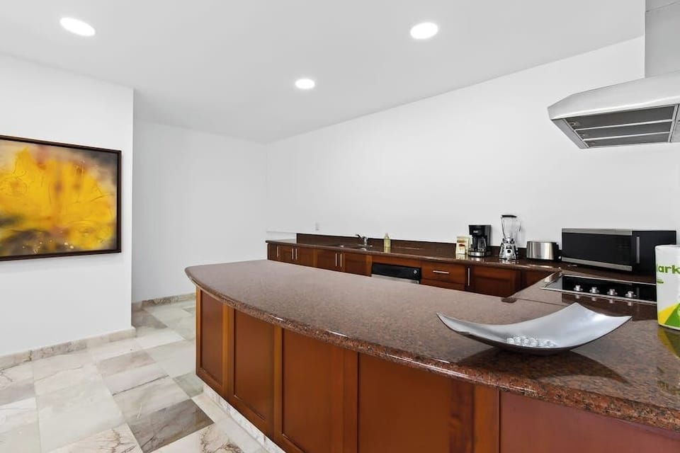 Apartment, 2 Queen Beds, Pool Access, Ocean View (Grand Miramar B205) | Private kitchen
